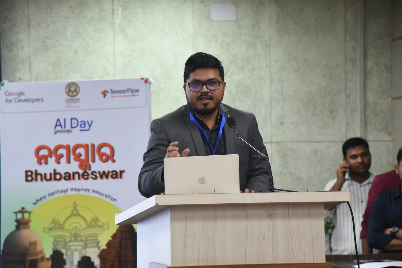Soumendra speaking at AI Day in Bhubaneswar